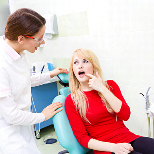 patient in dallas preparing for wisdom tooth extraction